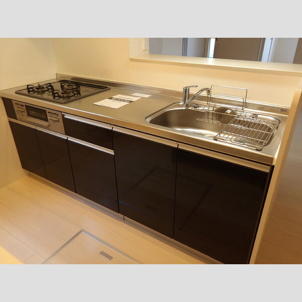 RHB幕張本郷 対面式3口ガスコンロ付システムキッチン