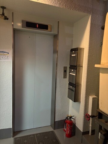 牧ビル エントランス