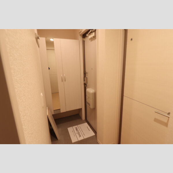 アン・プレール101号室 玄関