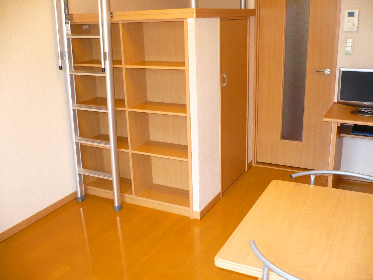 レオパレスキルシュバウム リビング