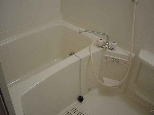 ガーデンプレイス101号室 バス