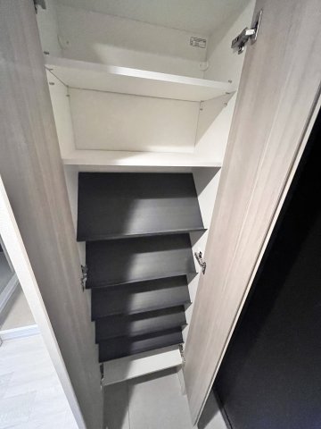 デュオメゾン横浜0403号室 収納
