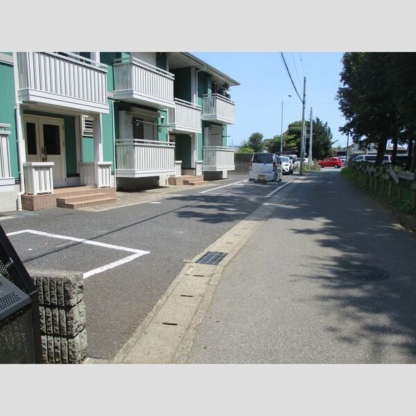 グリーンコート貝塚 2号館 駐車場