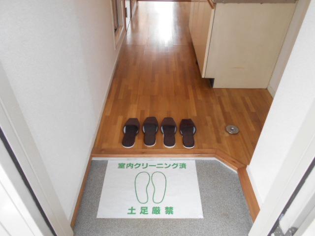 ジュネスドミール1階 玄関