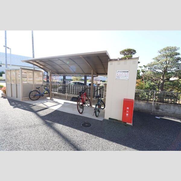 ラプルベール　A102号室 駐輪場