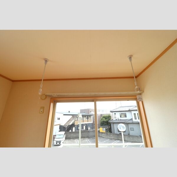 レディアンス熊谷203号室 室内物干金物