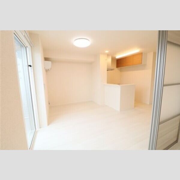 【つつこ】フリージア リビング