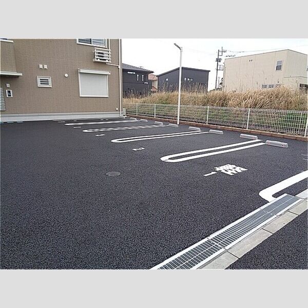 エストレーラ金田西 駐車場