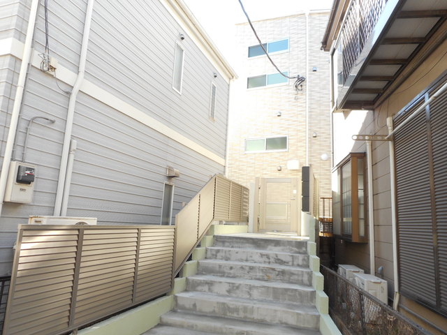 ハウス＆パーク四谷若葉0102号室 エントランス