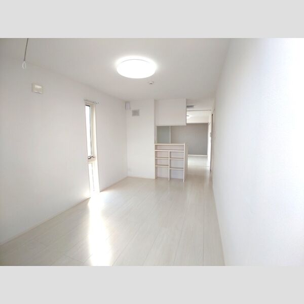 イースト河辺 LDK10.5帖