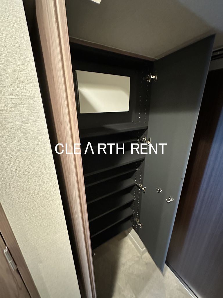 コンシェリア東京 ＜ＨＩＧＡＳＨＩＪＵＪＯ ＲＥＳＩＤＥＮＣＥ5階 トール型下足入れを設置