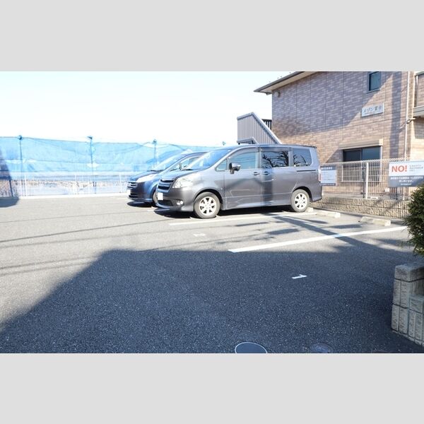 バラディー伏見107号室 駐車場