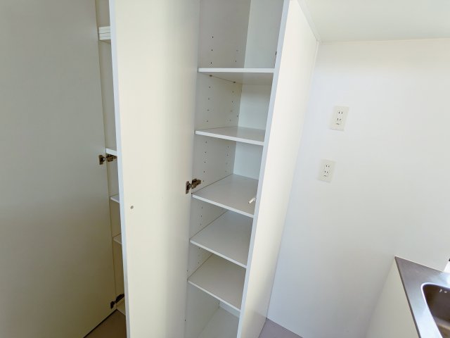 ファーレ代々木上原203号室 収納