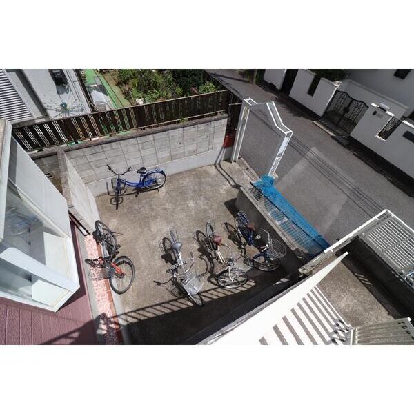 ロフティーティムール106号室 エントランス