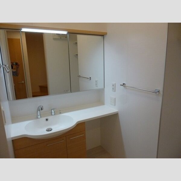 クレアーレ弐番館 大型洗髪洗面化粧台(W=1200,三面鏡)