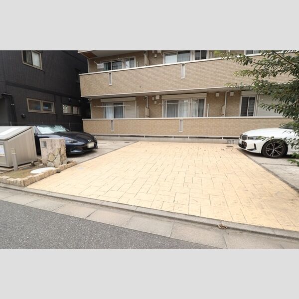 サニー　プレイス 駐車場