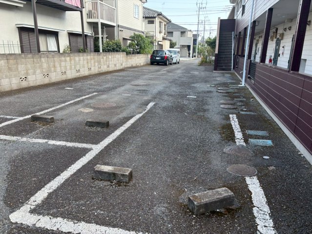 ソリッドリファイン玉川上水 駐車場