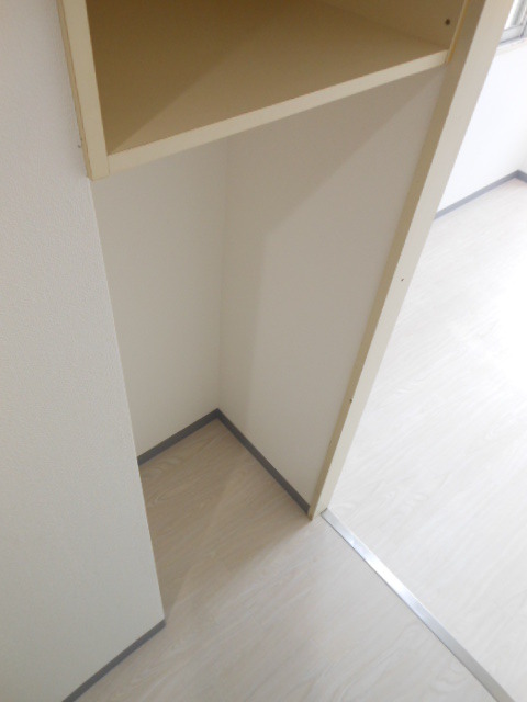 スカイコート横浜平沼8階 もう一つ収納スペースあり