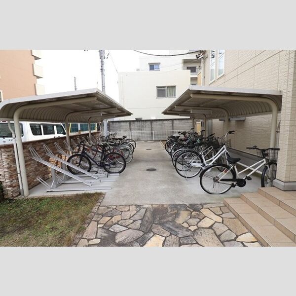 ロイヤルローズ307号室 駐輪場