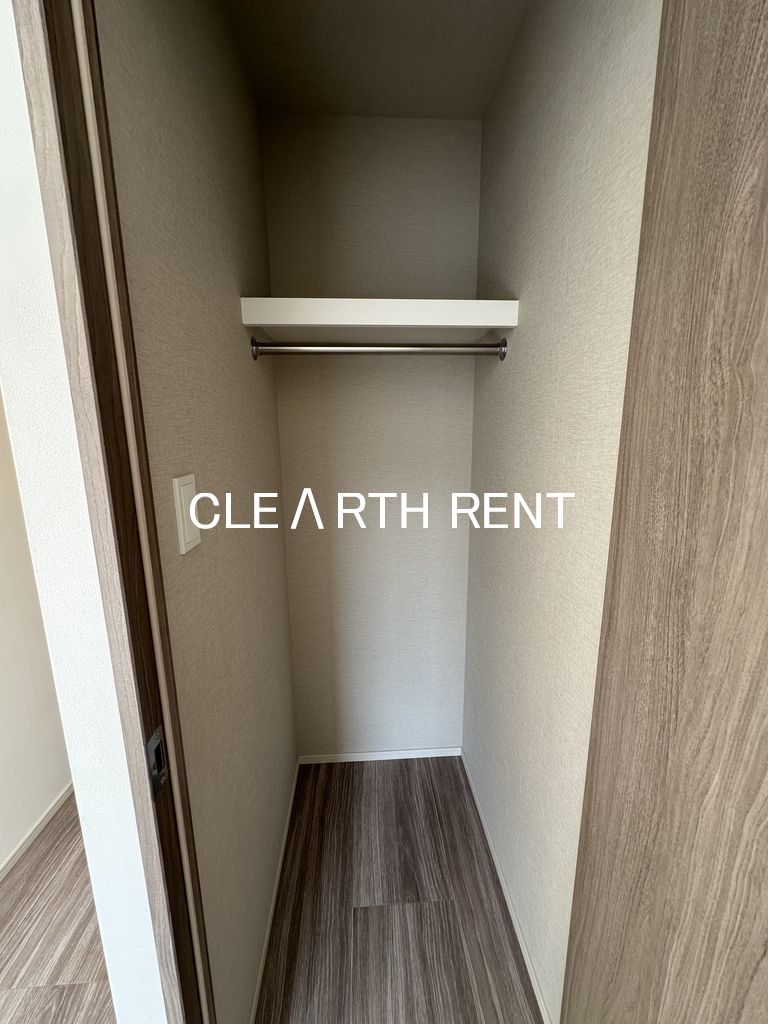 コンシェリア東京 ＜ＨＩＧＡＳＨＩＪＵＪＯ ＲＥＳＩＤＥＮＣＥ6階 ハンガーパイプを備えたクローゼット