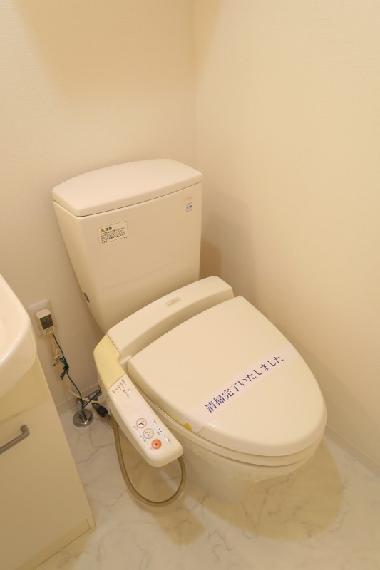 マーレ横浜白金7階 トイレ