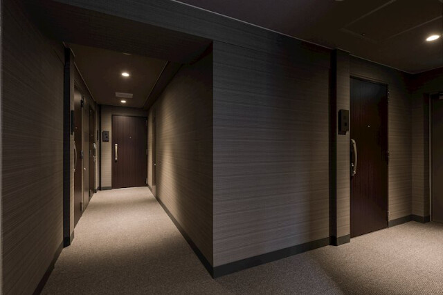 レジディア国立4階 共用廊下