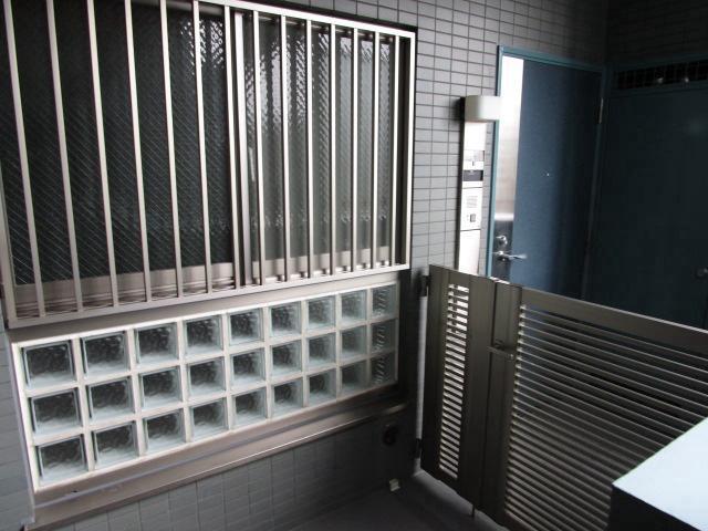 アーバンクリスタル九段下 玄関