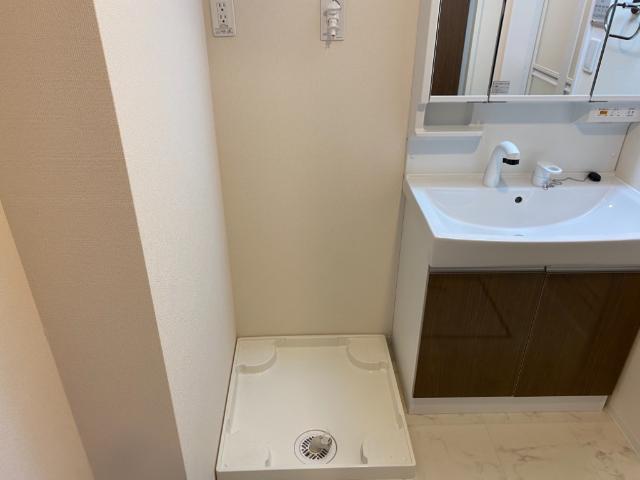 Jour de floraison H（ジュール　ド　フロレゾン　Ｈ）102号室 洗濯機置場