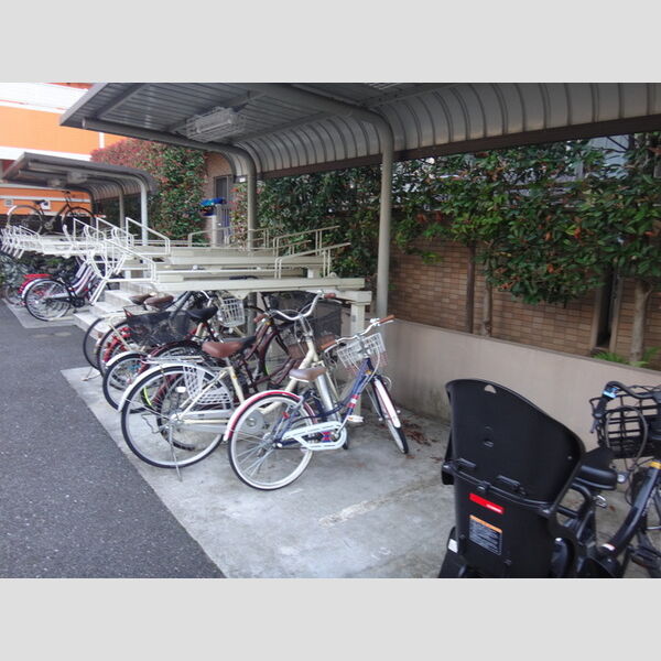 カスタリア目白0504号室 駐輪場