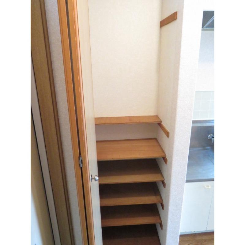 エステートロイヤル1階 ※別部屋写真参照