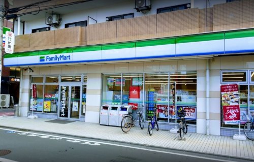 ディア・ベルジュ南林間 【コンビニエンスストア】ファミリーマート 南林間店まで859ｍ