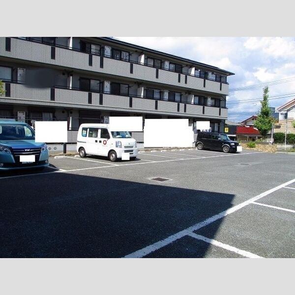 フォレストヒルズ　D 駐車場