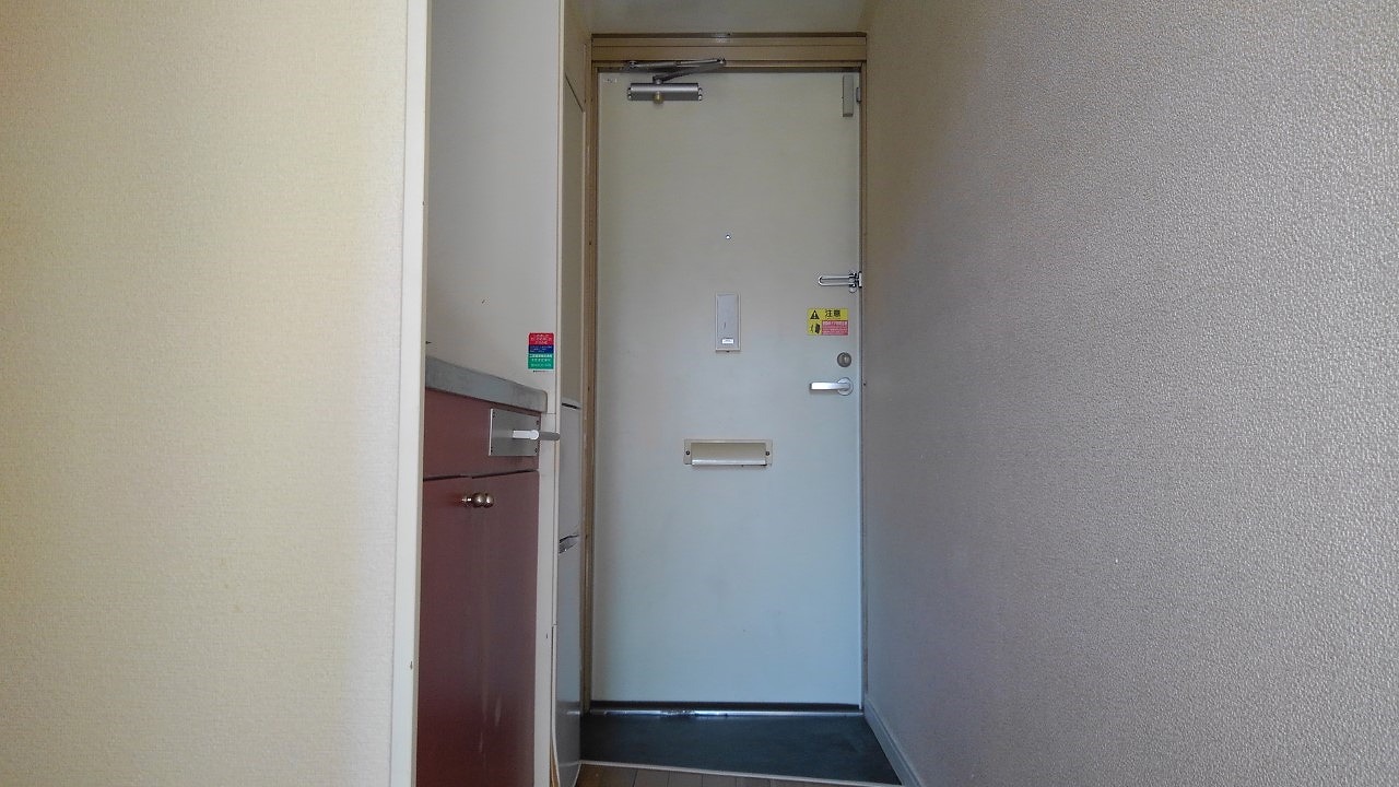 レオパレスウエステン 玄関