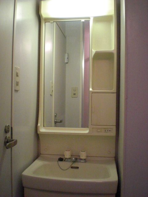 レオパレスＵＲＢＡＮ－ＨＩＬＬＳ 独立洗面台