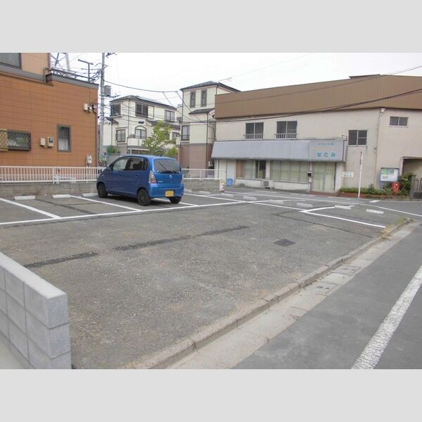 ラ　ルーチェ 駐車場は塗装タイプ!