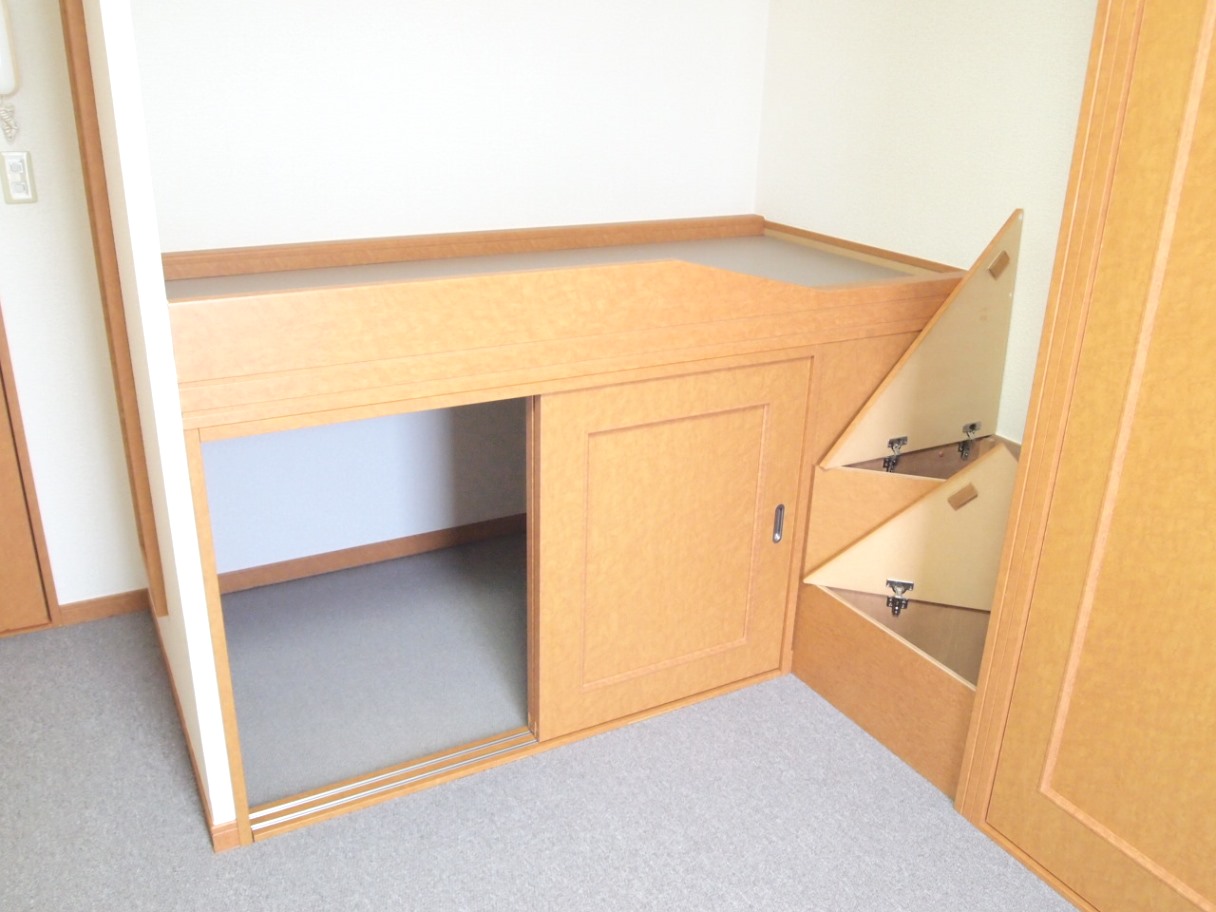 レオパレスシルバーアロー202号室 寝室