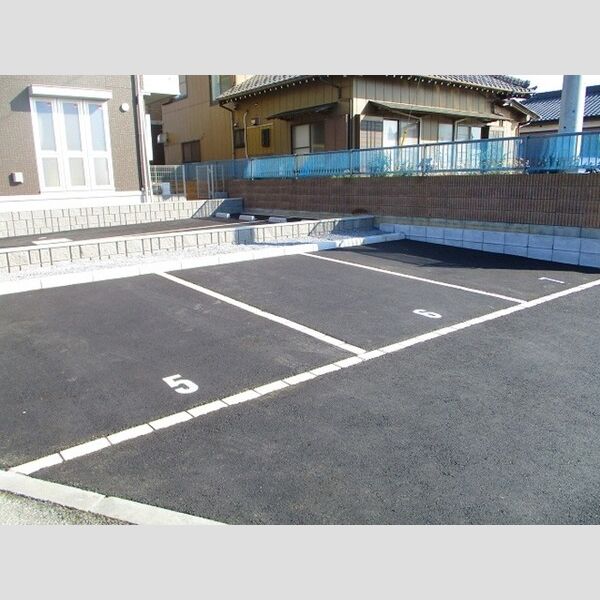 サリサ.h 駐車場