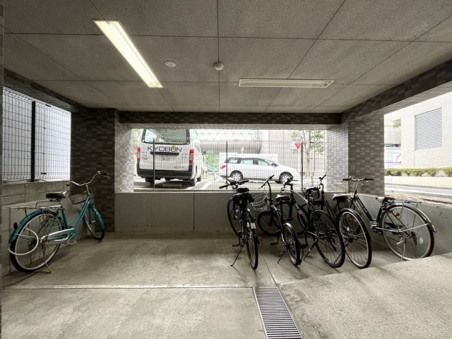 スカイコート日本橋8階 駐輪場