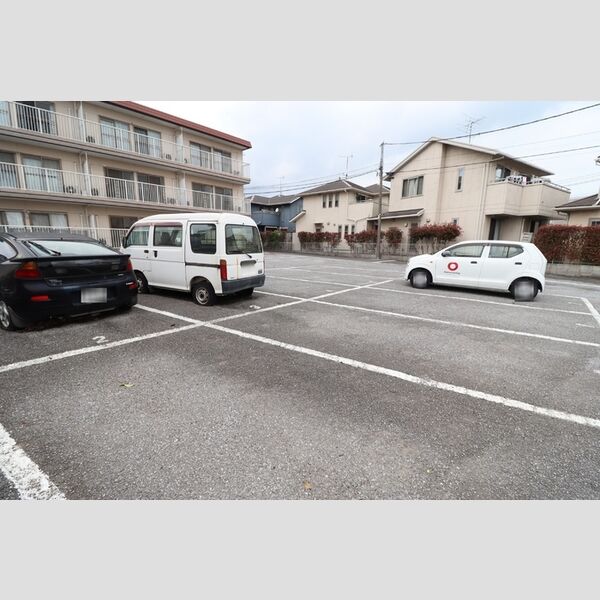 コーポスカイ　E 駐車場