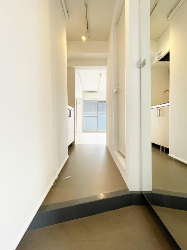 G APARTMENT4階 玄関