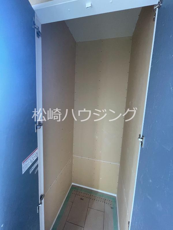 AW中野松が丘2階 収納