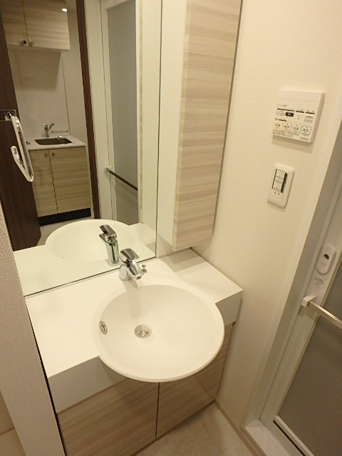 グランド・ガーラ白金高輪Ⅱ スタイリッシュな独立洗面台！