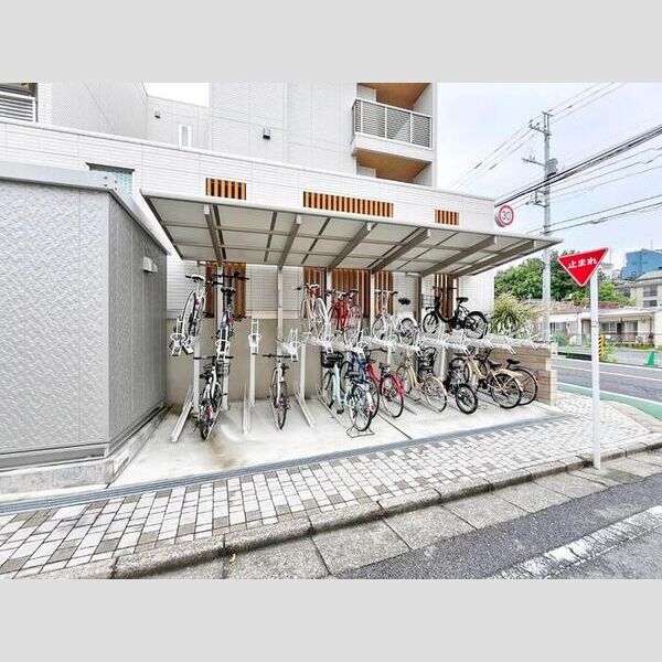 シャトー・ドゥ・ラ・メール 駐輪場