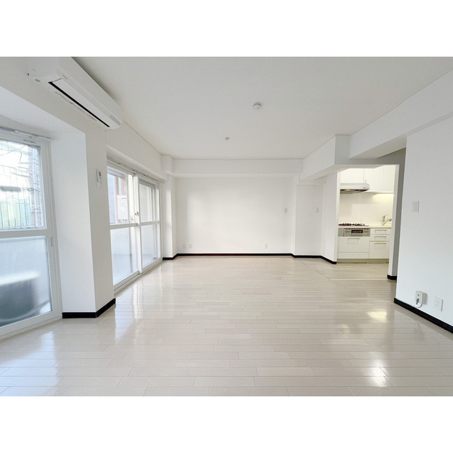 インペリアル常盤松202号室 半独立型のキッチンでお料理にも集中できます