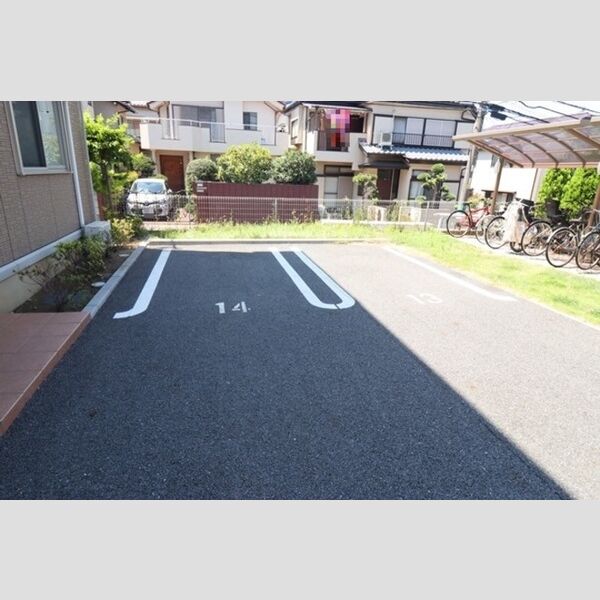 パインヒルズ胡録台 駐車場