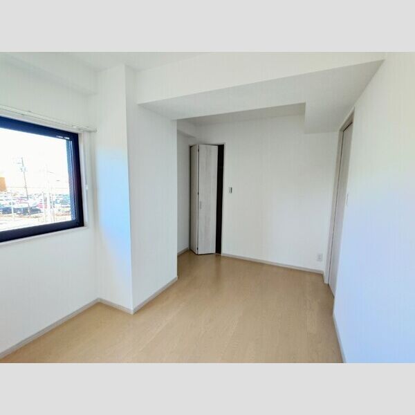 グランヴェールにしすな301号室 洋室6帖(別角度)