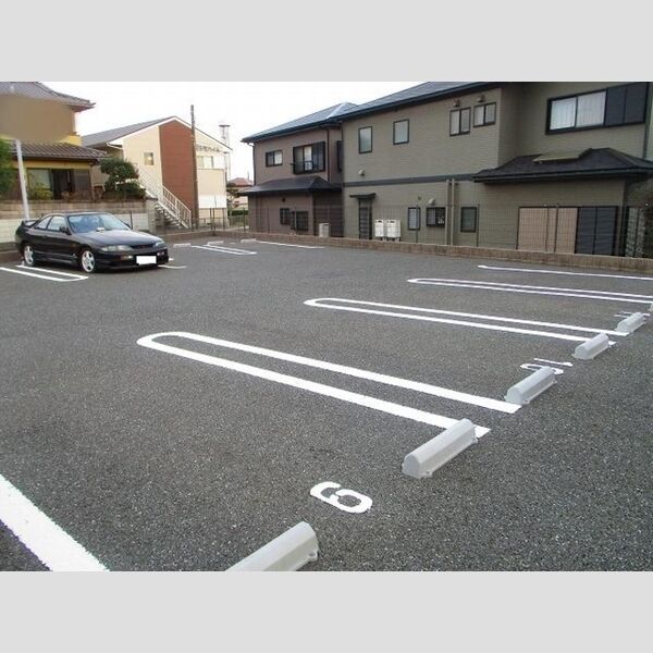 ル・ソレイユ 駐車場