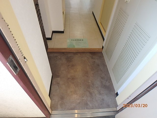 ロイヤルレゾン2階 玄関