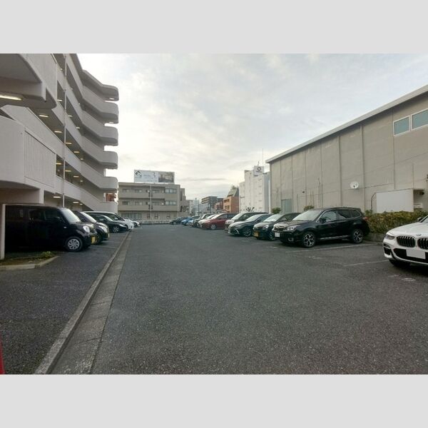 プルミエール西船 駐車場