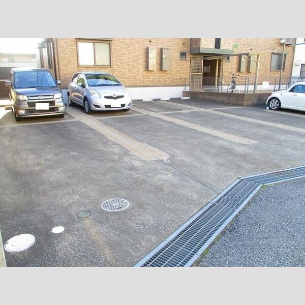 ヴィラ・ボヌール 駐車場